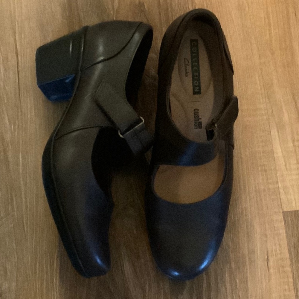 Like new brown heeled shoes